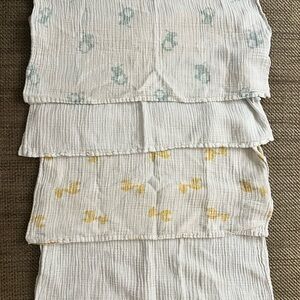 Aden + Anais Muslin Lion and Giraffe Theme Swaddles 4